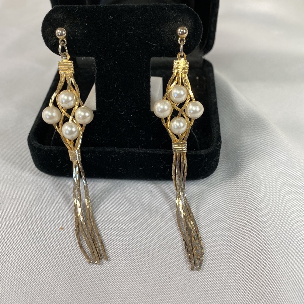 Unusual Goldtone weaved pearl bead earrings